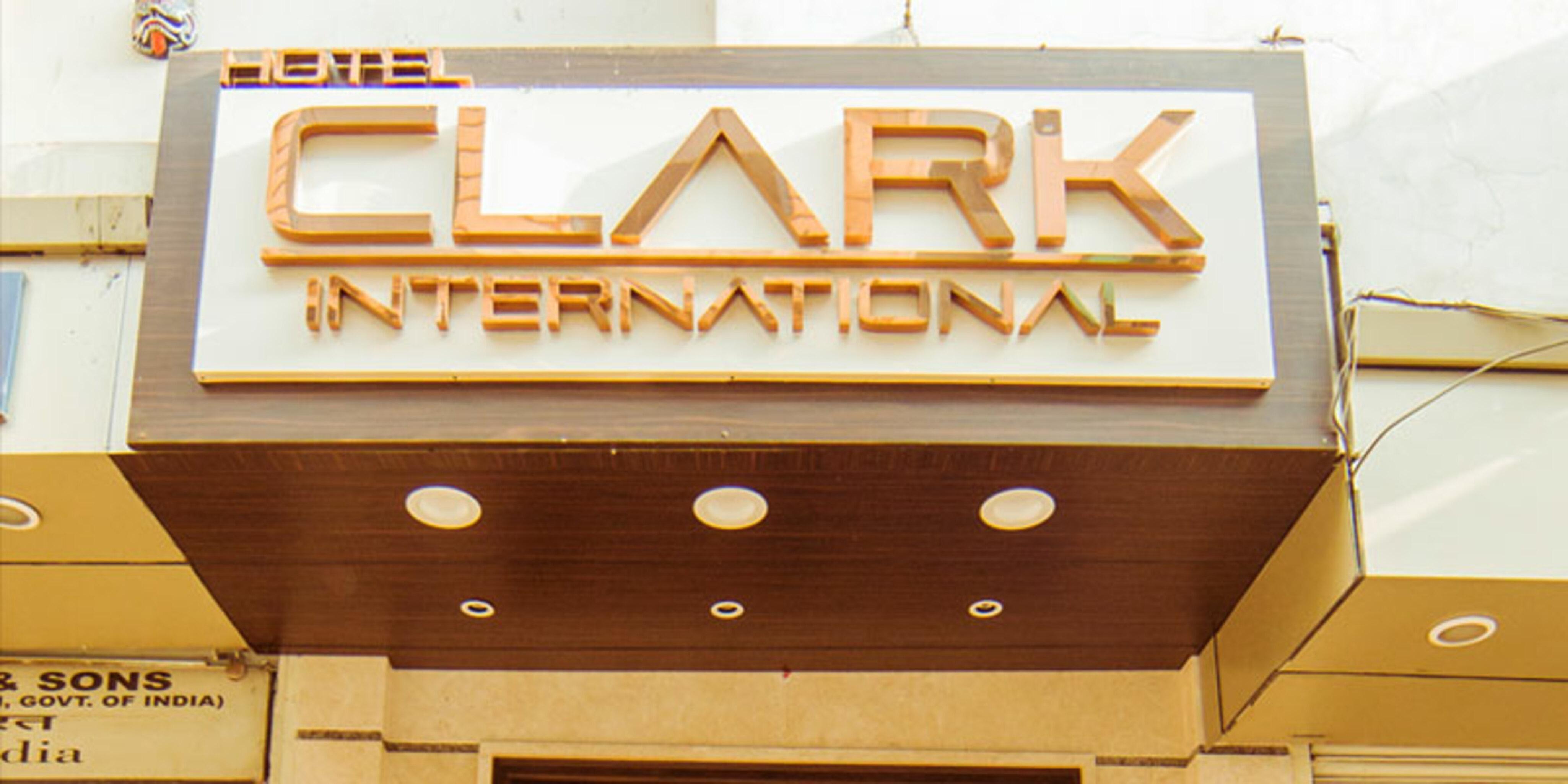 Clark International Hotel New Delhi Exterior photo